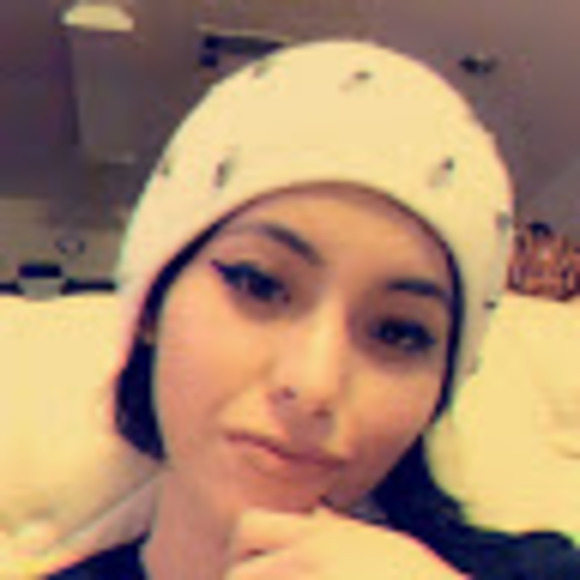 Meet your Posher, Itzel - Picture 1 of 1